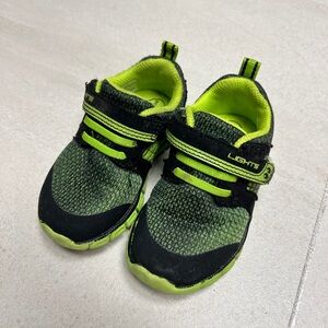 Stride Rite Surprize - Toddler Boys Size 6 Sneakers - Darwin - Black and Green
